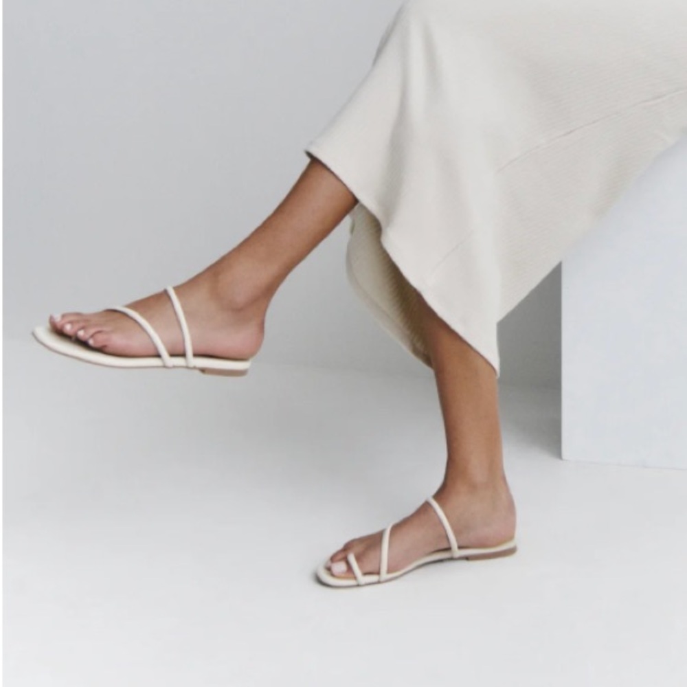 💥Target Hanna Toe ring sandal in white💥